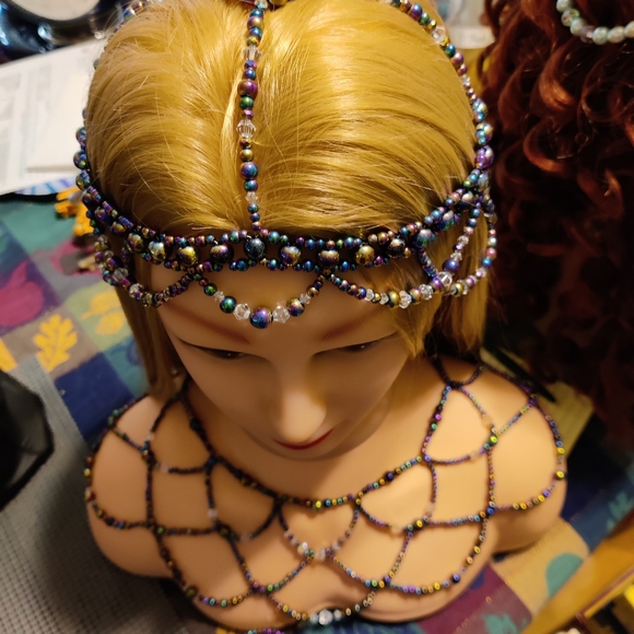 Beaded Head Piece made of Black glass beads with multi-colored coating. - Picture 4 of 4